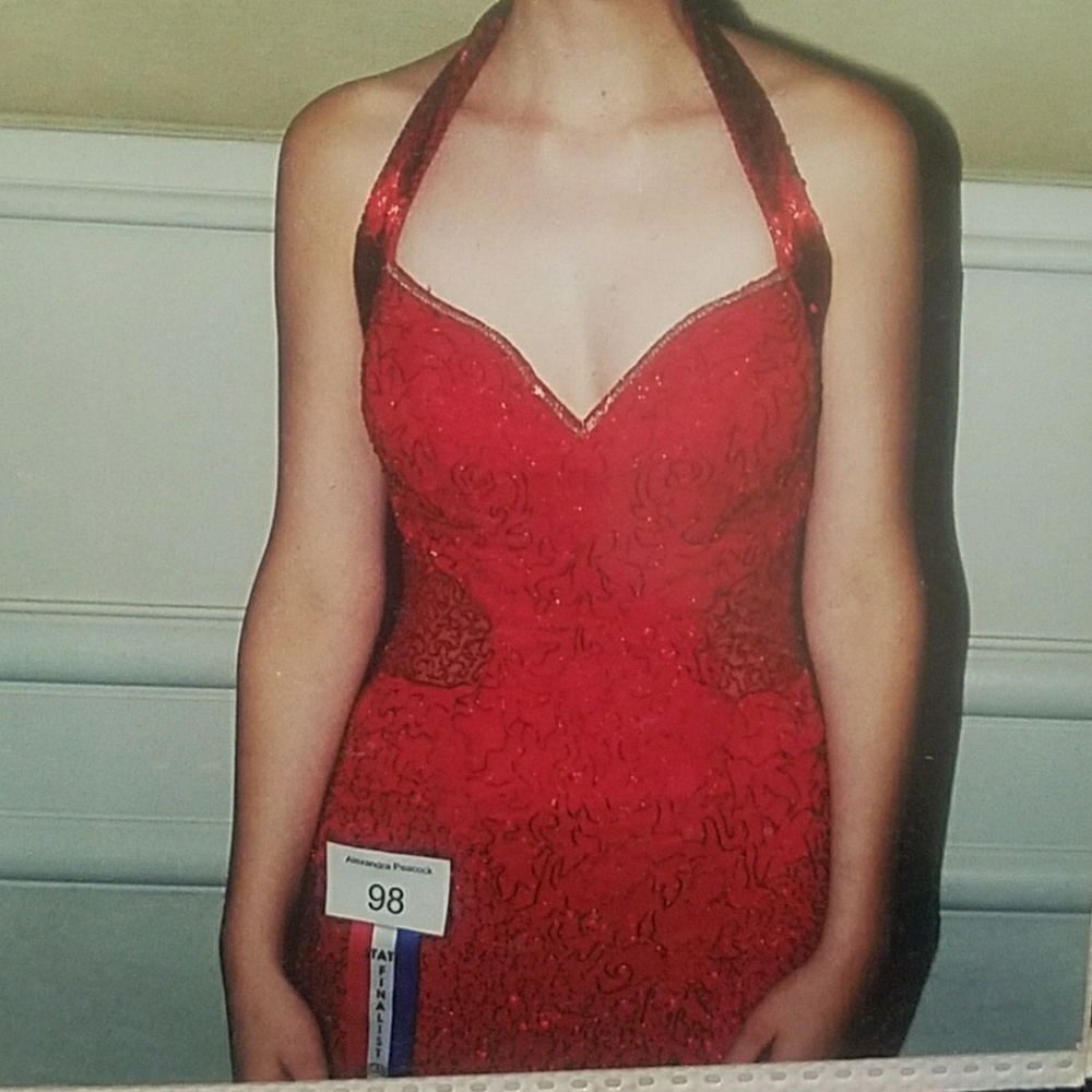 Exquisite red formal gown!
